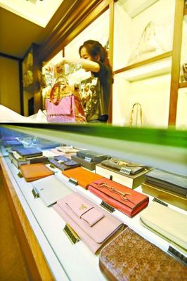 武汉奢侈品寄卖潮涌，箱包销售折射消费市场新变局